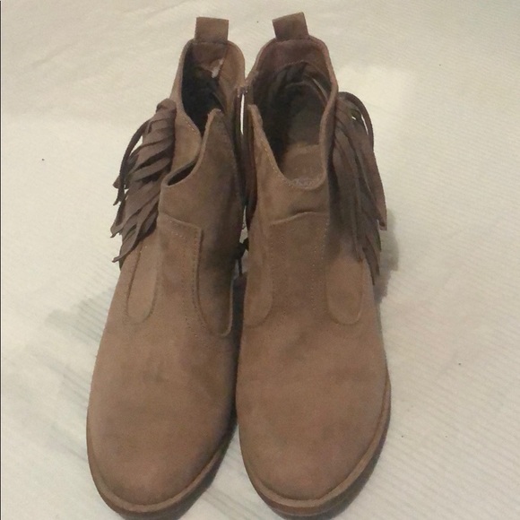 Boots new/no tags - Picture 2 of 2